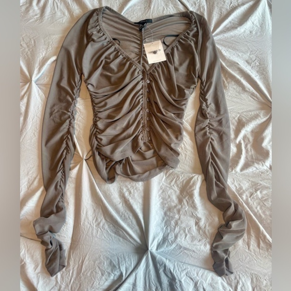 NWT Forever 21 Ruched Long Sleeve Top Gray Size M